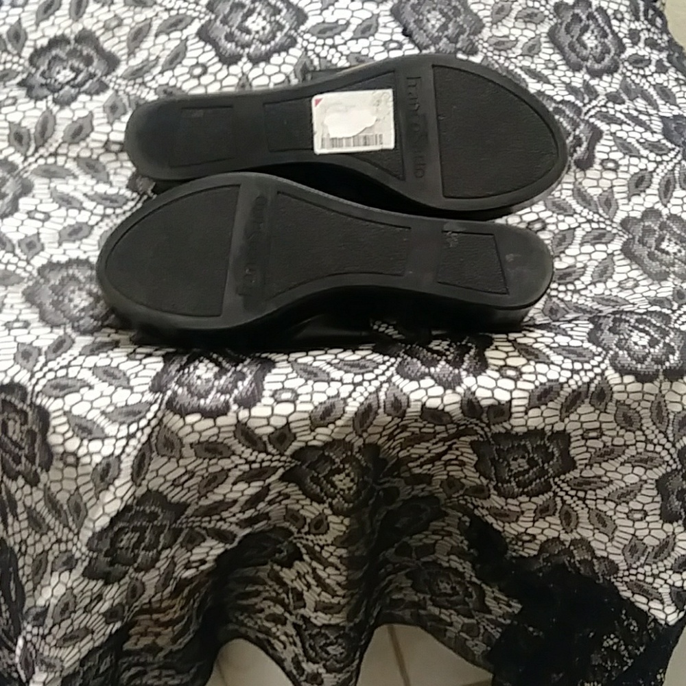 Shoes - Picture 3 of 4